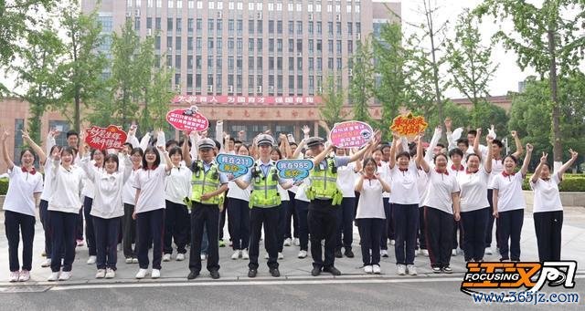 警号211985祝考生金榜落款 交警暖心应援